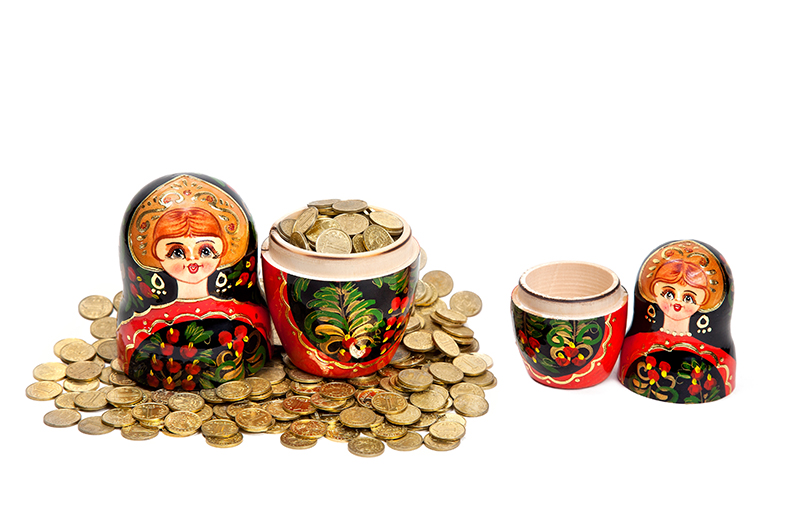 Boneca Russa e moedas